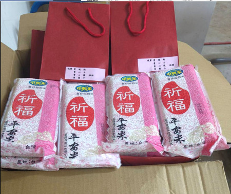 曹先生將親友們的祝福轉為關懷,回饋於鄉間弱勢家庭。(圖:南竿鄉公所)
