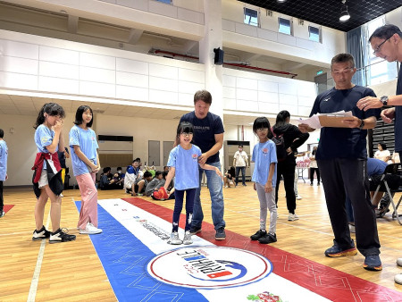 連江縣第二屆適應體育融合運動會24日登場,來自四鄉五島各校的選手們昨日齊聚介壽校園。(圖/文:王致潔)