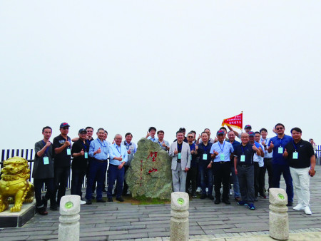 敬軍團於北竿壁山觀景臺合影。