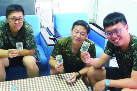 官兵彼此切磋交流,促進情誼。