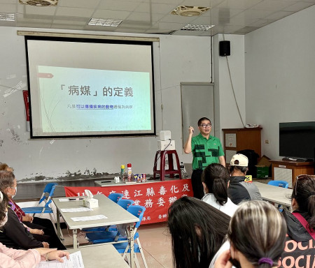 　連江縣環境資源局在東莒老人活動中心舉辦「環境用藥安全暨非農地雜草管理宣導會」。（圖／文：蔡夢玲）