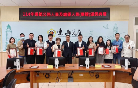 王忠銘表揚114年模範公務人員、績優人員及團體,王忠銘肯定其卓越表現,盼同仁效法精進,共同提升公共服務品質。(圖/文:王致潔)