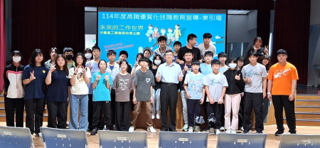推廣技職教育,教育處邀木柵高工校長陳美保27日至29日到本縣5所國中小進行宣導,引導學生探索多元升學與實作專長發展之可能。(圖:縣府教育處)