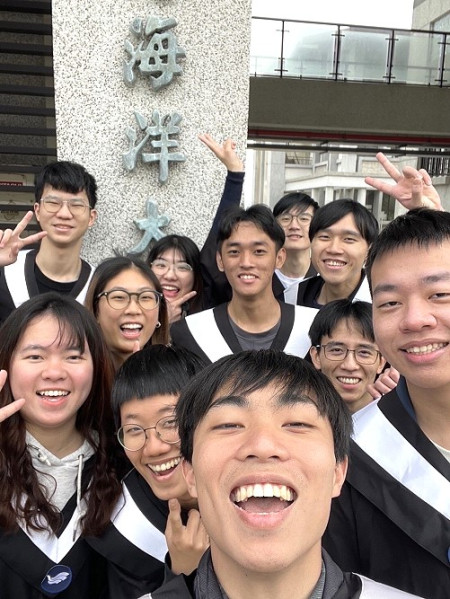 馬祖情深　海大畢業生返馬拍下青春終章。（圖：海洋大學）