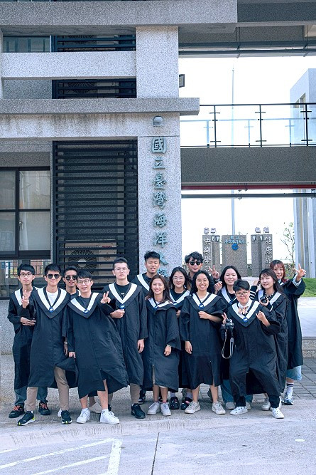 馬祖情深 海大畢業生返馬拍下青春終章。(圖:海洋大學)