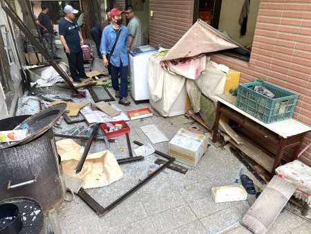 昨日介壽村發生一起瓦斯氣爆事件,疑因長者在更換瓦斯鋼瓶時操作不慎,導致瓦斯外洩。(圖:連江縣消防局)