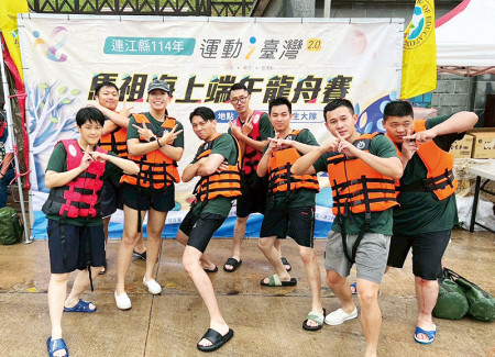 官兵賽前合照，展現團隊風貌。