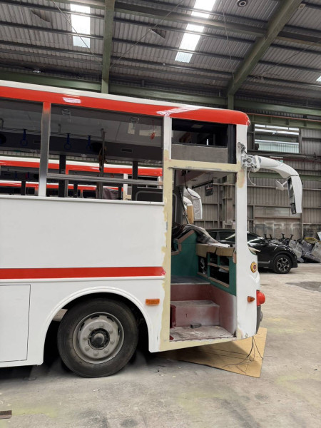 公車處汰舊換新8輛公車,預計7月中旬交付;公車處昨天前往介壽總站現勘。(圖/文:馮紹夫)