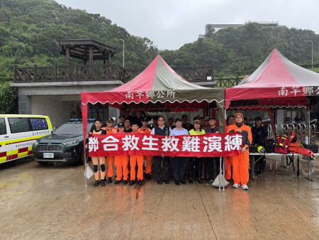 聯合救生救難演練展現科技輔助搜救情況。(圖:海巡署)