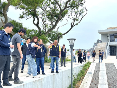 　縣議會4日縣政考察，前往考察南竿軍事據點轉譯成果。（圖／文：馮紹夫）