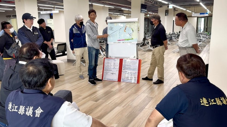 連江縣議會第8屆第5次定期大會抵達東莒進行縣政考察。(圖/文:蔡夢玲)
