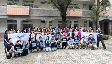 台北市永春高中和麗山高中科普志工團5日抵馬,帶領介壽國中八年級學生進行科學探究實作活動。(圖:永春高中)