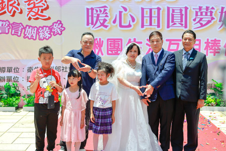 銀髮誓言牽歲婚紗秀溫馨感人。(圖與文:江奉軒)