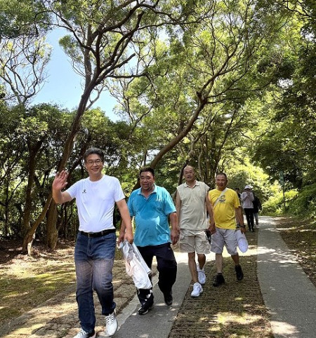 連江縣體育會運動i台灣四鄉五島大健行東莒場於7日上午在大坪村藝文廣場熱鬧展開。(圖/文:蔡夢玲)
