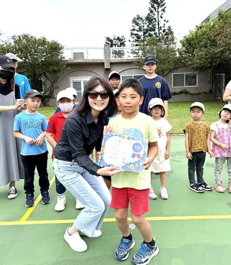 日本藝術家木村崇人日前抵達東莒國小,展開駐村創作行程。(圖/文:蔡夢玲)
