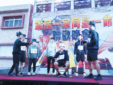 晚會話劇表演。