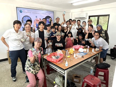 教育部青年發展署桃連青年志工中心北竿舉辦「海漂的華麗轉生」活動,軍民熱情響應,共同為環境保護努力。(圖:教育部青年發展署桃連青年志工中心)