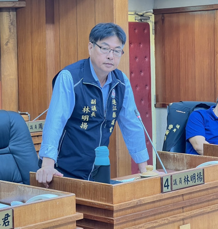 副議長林明揚進行質詢。(圖/文:馮紹夫)
