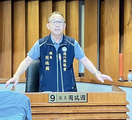 議員周瑞國進行質詢。(圖/文:馮紹夫)