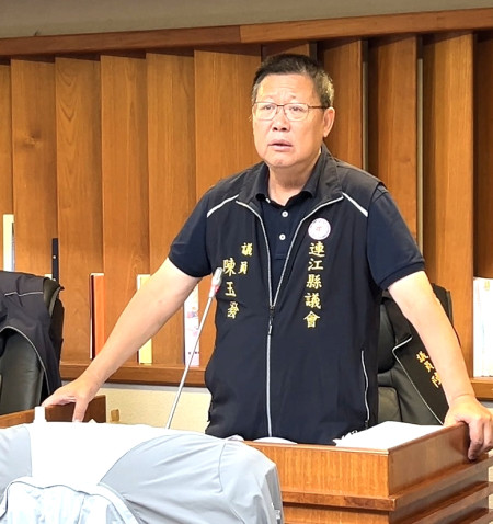 議員陳玉發進行質詢。(圖/文:馮紹夫)