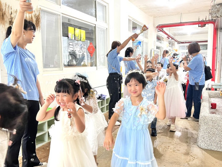 幸福啟程 介壽幼兒園34屆畢業典禮。(圖與文:馮紹夫)