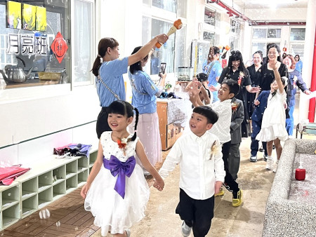 介壽幼兒園第34屆畢業典禮,53位畢業生帶著祝福展開下一個學習旅程。(圖/文:馮紹夫)