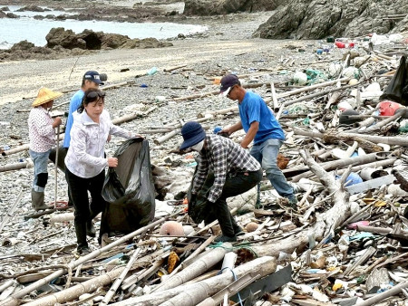守護家園、珍惜環境　東犬長青協會後澳沙灘淨灘