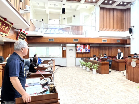 議會定期大會16日進行議案審查。(圖/文:馮紹夫)