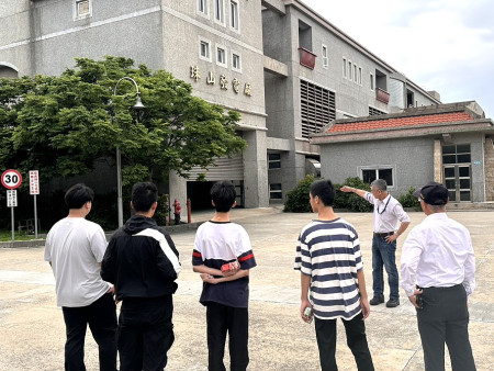 林主任帶領學員們走訪觀摩珠山電廠。(圖:民社處)