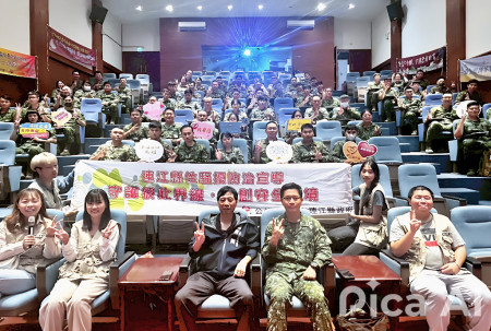 官兵參與性別平等宣導活動,增進軍中性平及性騷擾防治觀念。(圖:民社處)