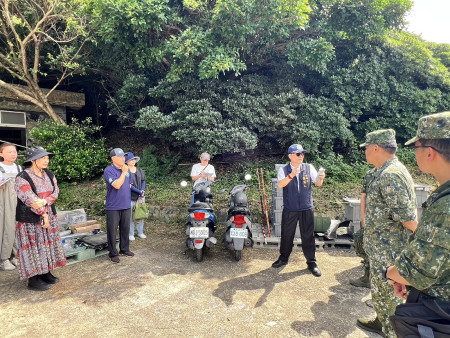 　馬防部雲台隊史館有望開放觀光，副縣長陳冠人19日會同副指揮官陳信助前往會勘。（圖／文：馮紹夫）