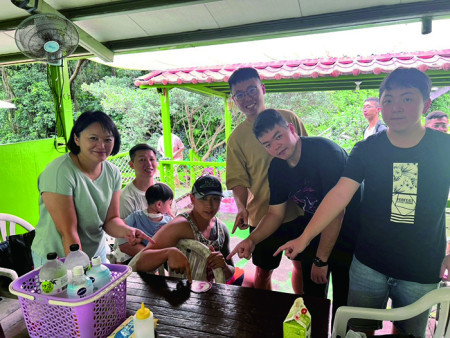 　官兵與眷屬共同參與趣味競賽。