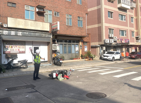 介壽路與縣府外T字路口發生機車擦撞事故,特別提醒此路口為單行道。(圖/文:江奉軒)