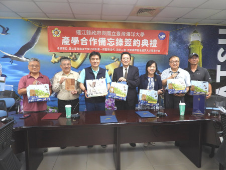 　縣府產發處與國立海大簽署合作備忘錄，結合產官學界，共同推動永續且具韌性的在地產業生態系。（圖：產發處）