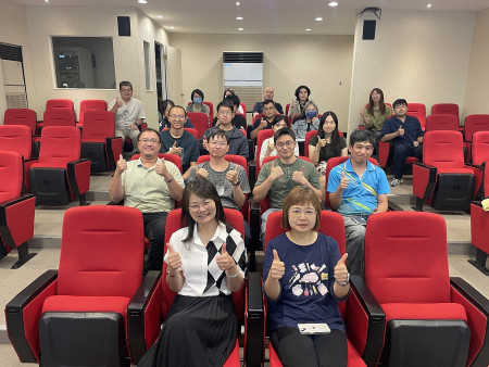 　第一堂課現場學員踴躍提問與分享，展現對媒體應對與新聞撰寫課題的高度關注。（圖／文：江奉軒）