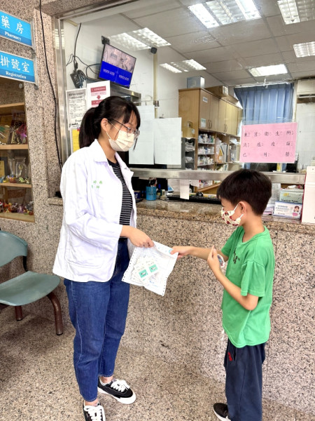 東莒衛生所藥師林婷薇返鄉服務,自元旦報到至今已在島上服務滿半年。(圖/文:蔡夢玲)
