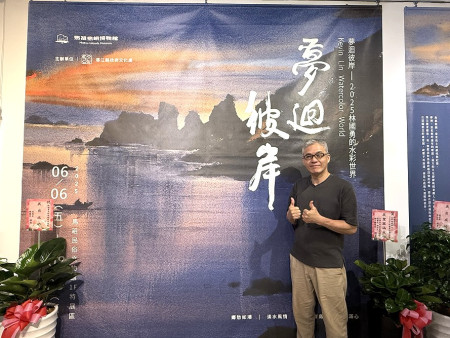 　馬祖旅台藝術家林國勇個展《夢迴彼岸》正在文物館展出，他大方分享人生故事與藝術創作的心路歷程。（圖／文：王致潔）