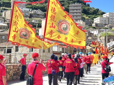 八德龍山寺「娘家」遶境　牛峰境熱鬧迎駕