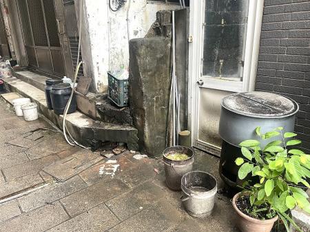 大雨後積水應立即清除，以免成為病媒蚊孳生溫床。（圖／文：江奉軒）