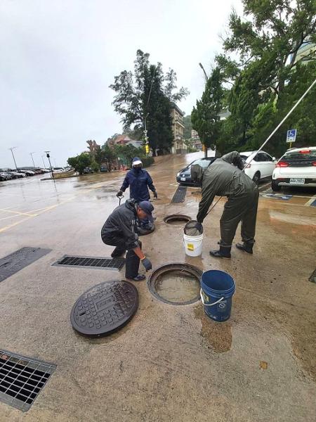 積極執行公共污水下水道作業,以防災害發生。(圖:縣府)