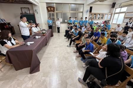 慈化文教基金會舉辦「4Q快樂成長營」,副縣長陳冠人與議員曹丞君也到場與親子同樂,共同感受4Q帶來的正能量。(圖/文:王致潔)