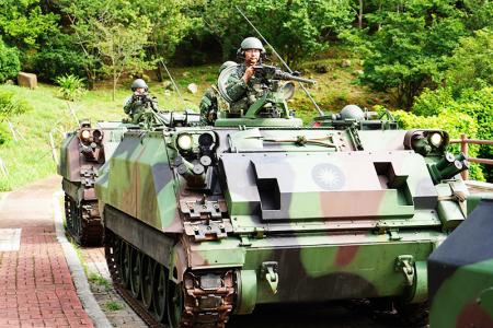 甲車機動偵巡。