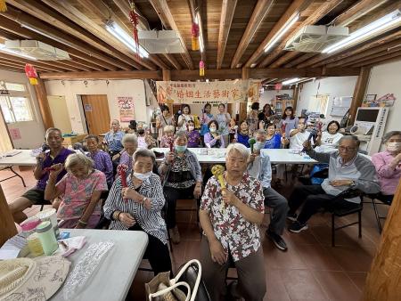 家庭教育中心在山隴社協舉辦中高齡婚姻教育活動,吸引近30位長者熱情參與。(圖/文:王致潔)