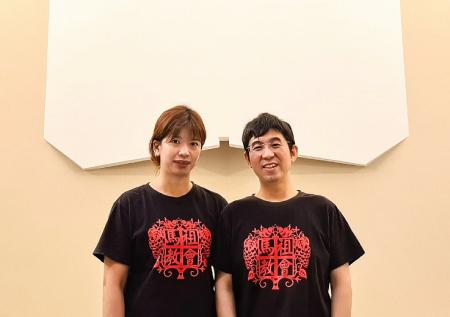 牧師夫婦在聖堂合照。(圖/文:褚又慈)