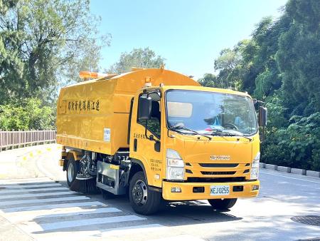連江縣環境資源局採購大型掃街車，以更高效能維持地區環境整潔。（圖／文：馮紹夫）