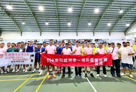 114年東引鄉體育季戒菸盃籃球賽揭幕，軍民四支隊伍同場競技，響應「健康生活、遠離菸害」。（圖︰東引鄉公所）