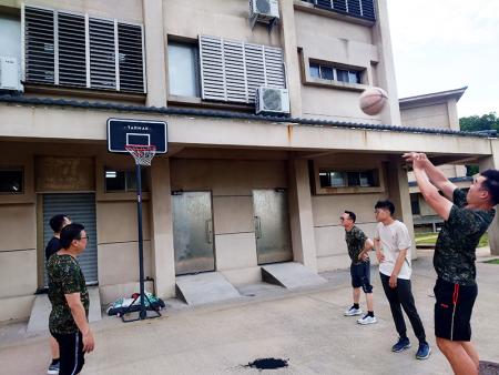 投籃決定球權。