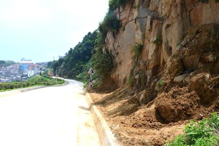 東引鄉南澳樂華村至機步連的聯外道路坍方，完成清理與復原。（圖／文：陳其敏）
