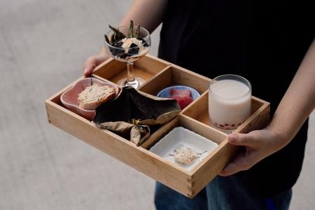 大專生洄游農村團辦理「手做桌餐」食農漁教育活動，農業部農村發展及水土保持署團隊來馬對其訪視。（圖：大專生洄游農村駐村團隊）