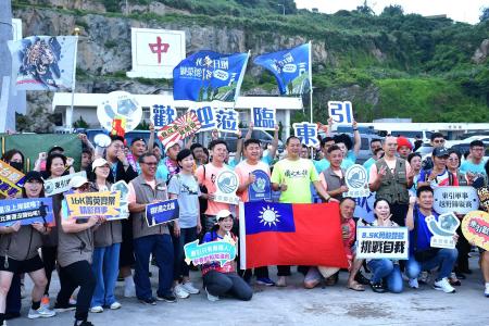 東引軍事越野障礙賽熱力開跑，軍民齊力熱情迎賓。（圖／文：陳其敏）